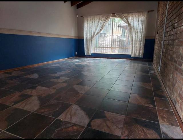 2 BEDROOM HOUSE FOR SALE IN MOUNTAIN VIEW